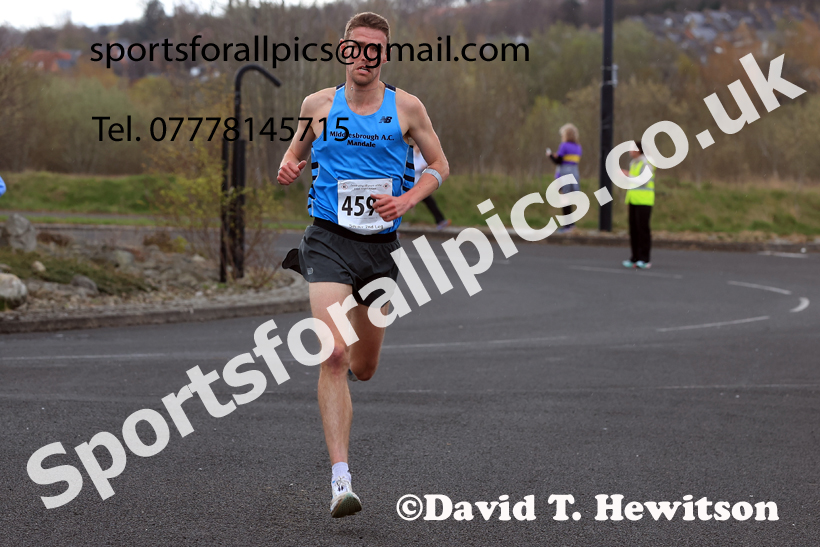 Senior Mens relay, 2026 Elswick Harriers Good Friday Road Relays and Young Athletes, Newburn,  Newcastle upon Tyne. Photo: David T. Hewitson/Sports for All Pics